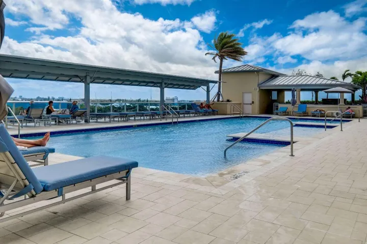 94-web-or-mls-Lake Shore Dr 2106-094