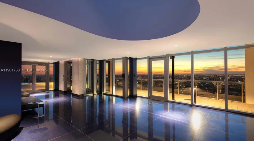 SKY Lounge