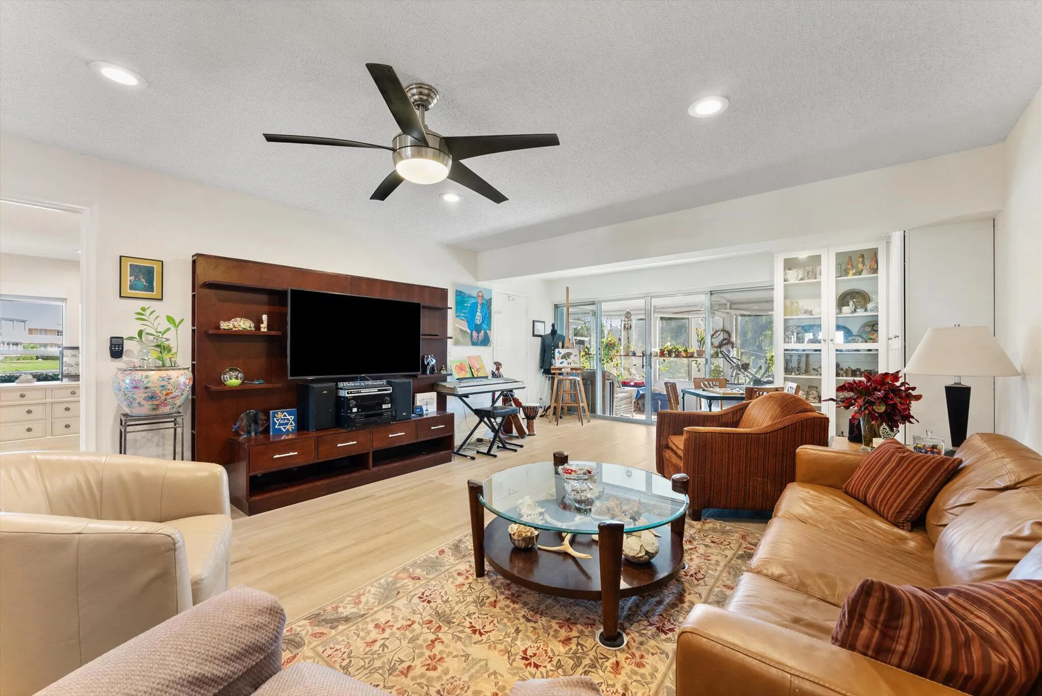 Sliders to the large Florida Room