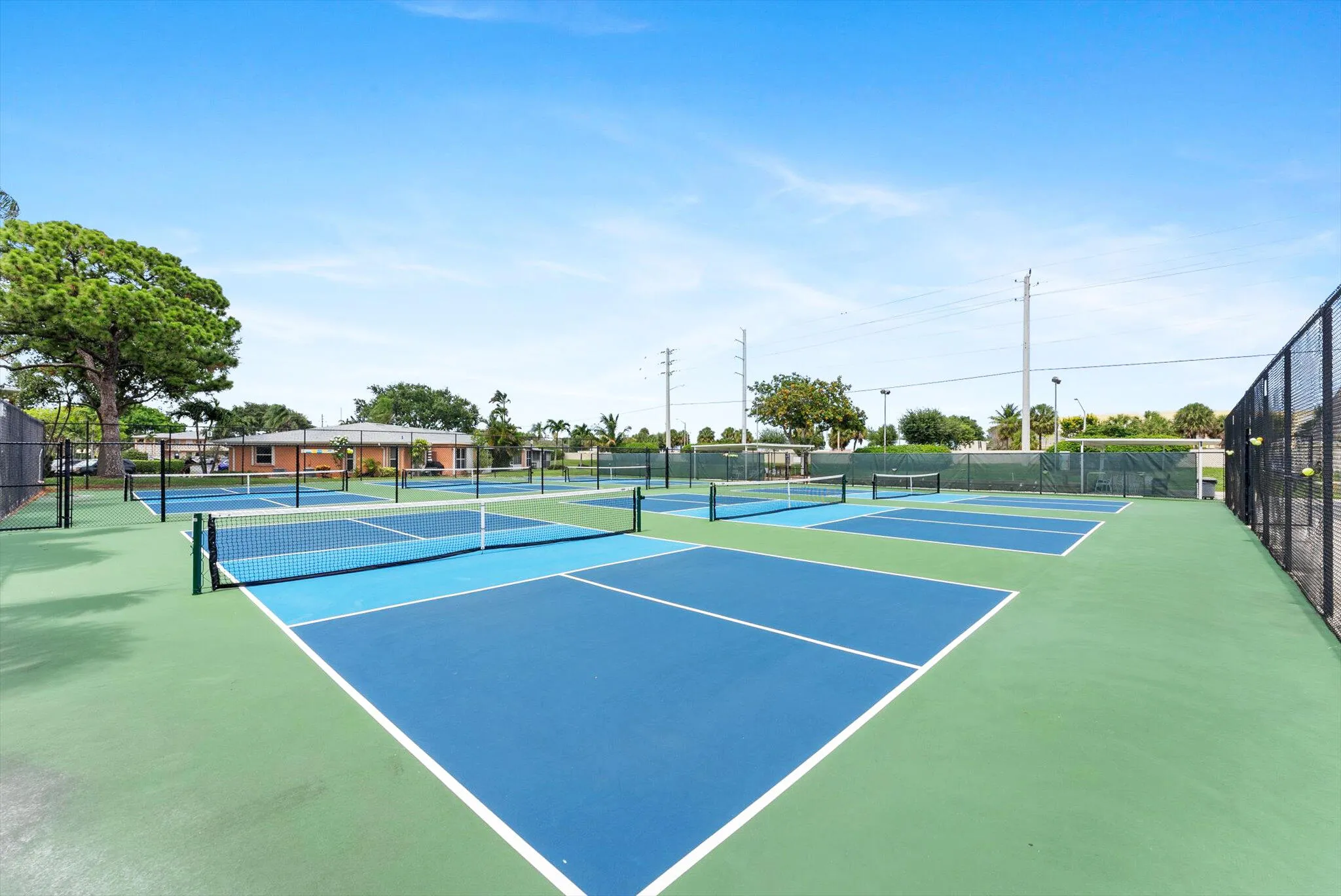 Courts 001