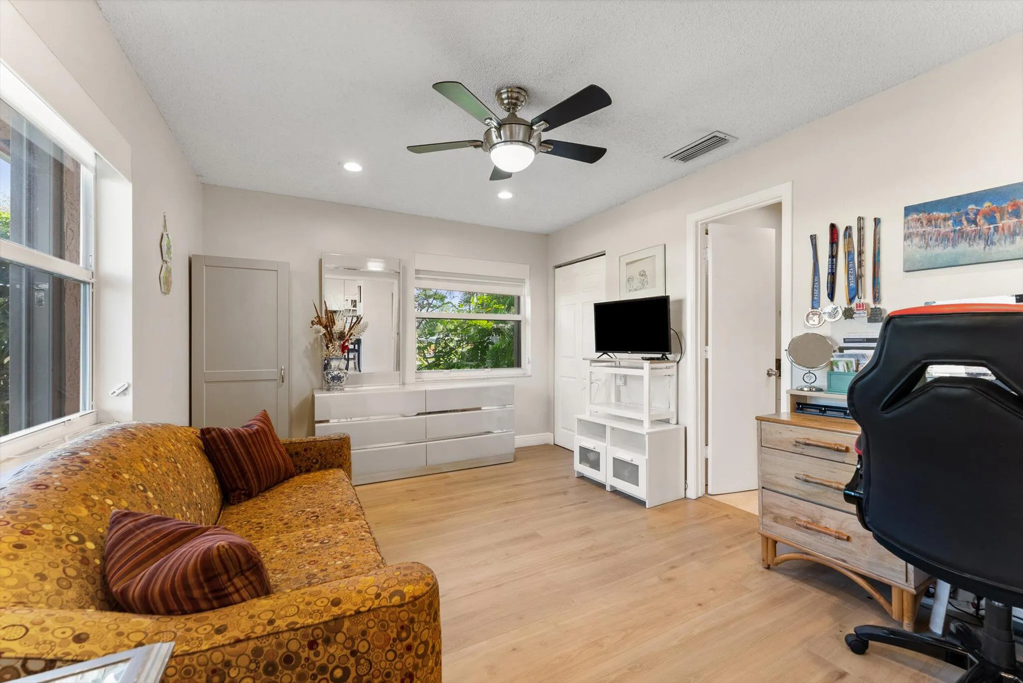 Convertible space for guests or home office, den, library