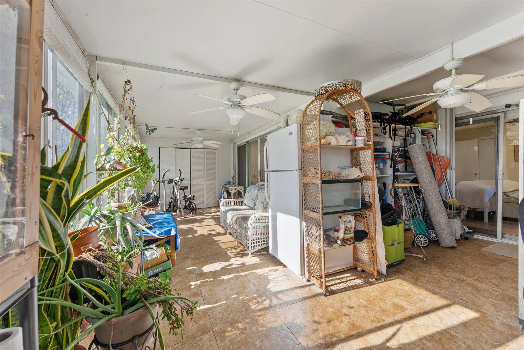 Use as extra living space, workshop, storage ...