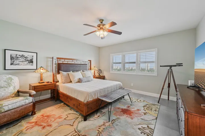 16-web-or-mls-Lake Shore Dr-S2012-016
