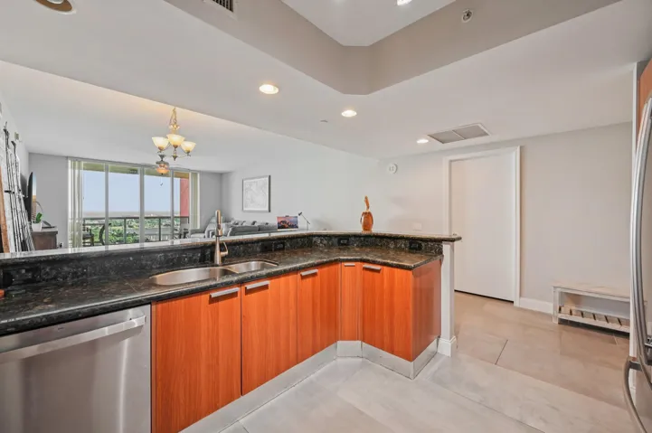 12-web-or-mls-Lake Shore Dr-S2012-012