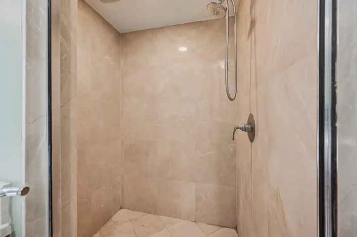 23-web-or-mls-Lake Shore Dr-S2012-023