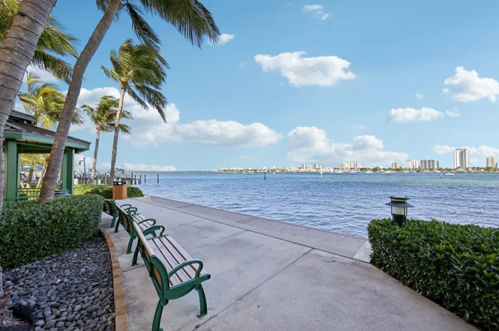 40-web-or-mls-Lake Shore Dr-S2012-040