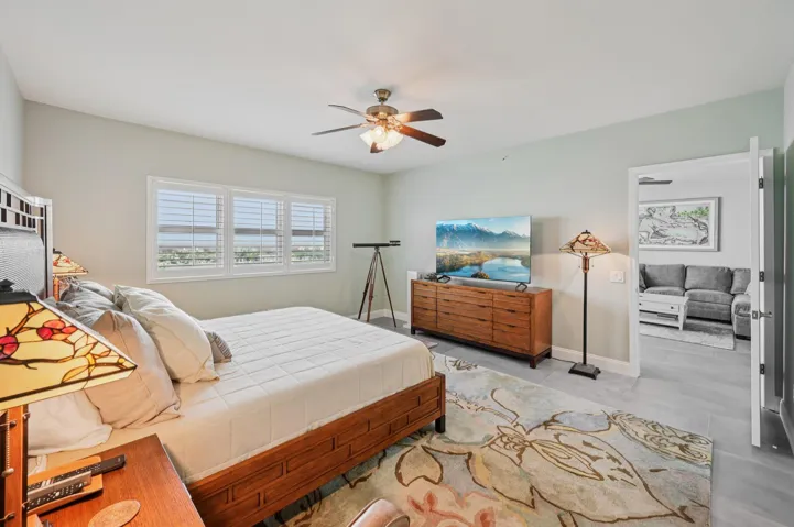17-web-or-mls-Lake Shore Dr-S2012-017