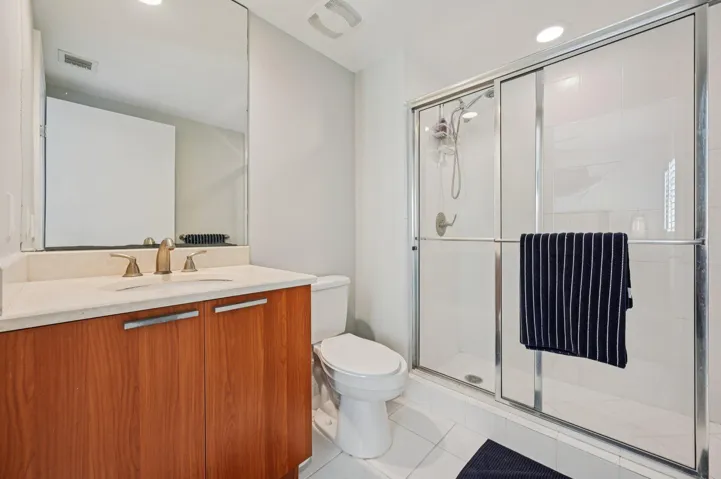 32-web-or-mls-Lake Shore Dr-S2012-032