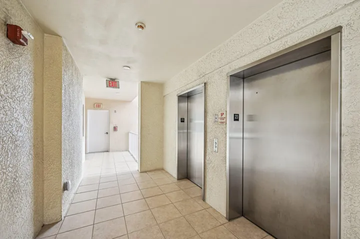 5-web-or-mls-Lake Shore Dr-S0708-005