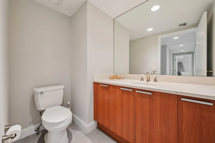 28-web-or-mls-Lake Shore Dr-S2012-028