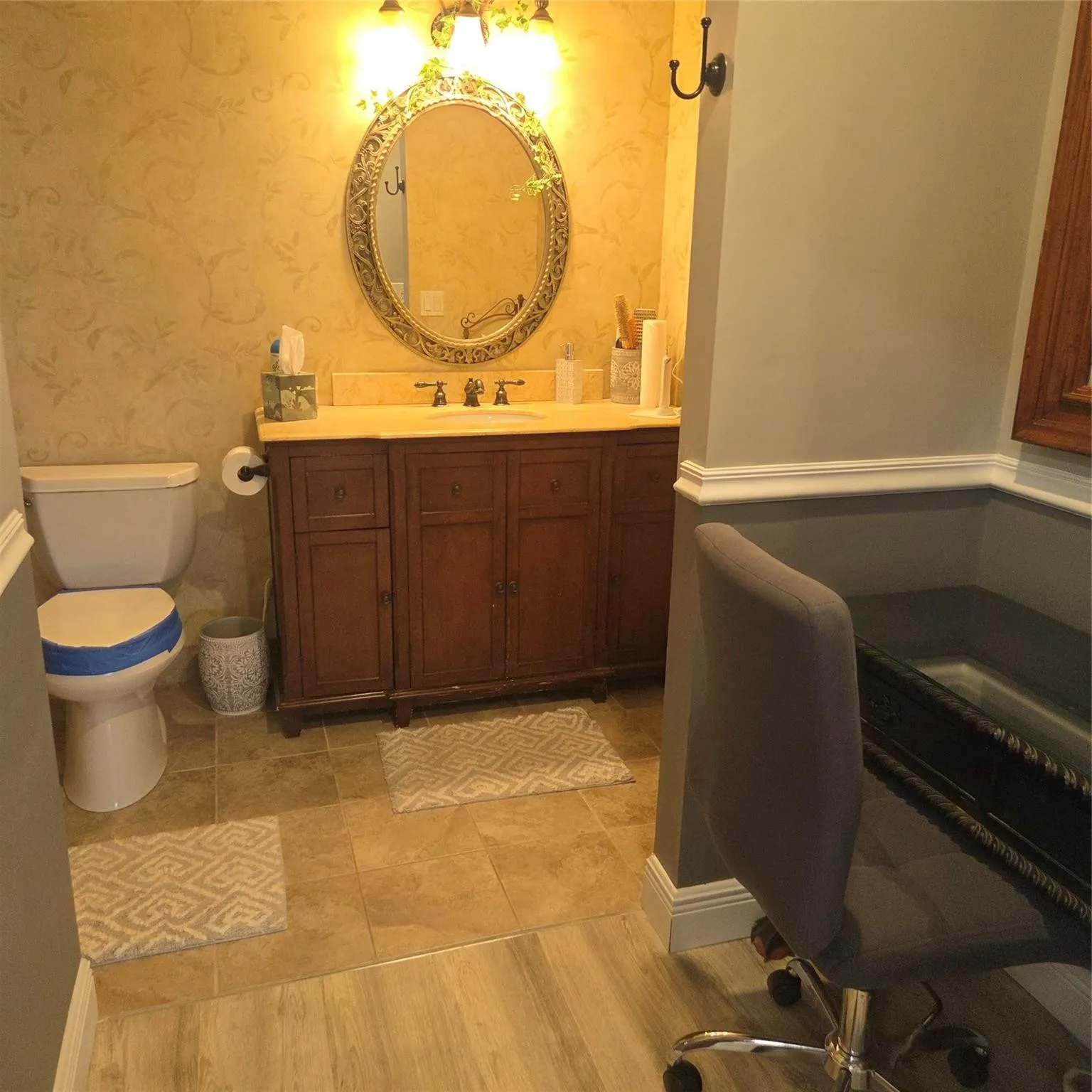 Makeup Area in Master Bath suite