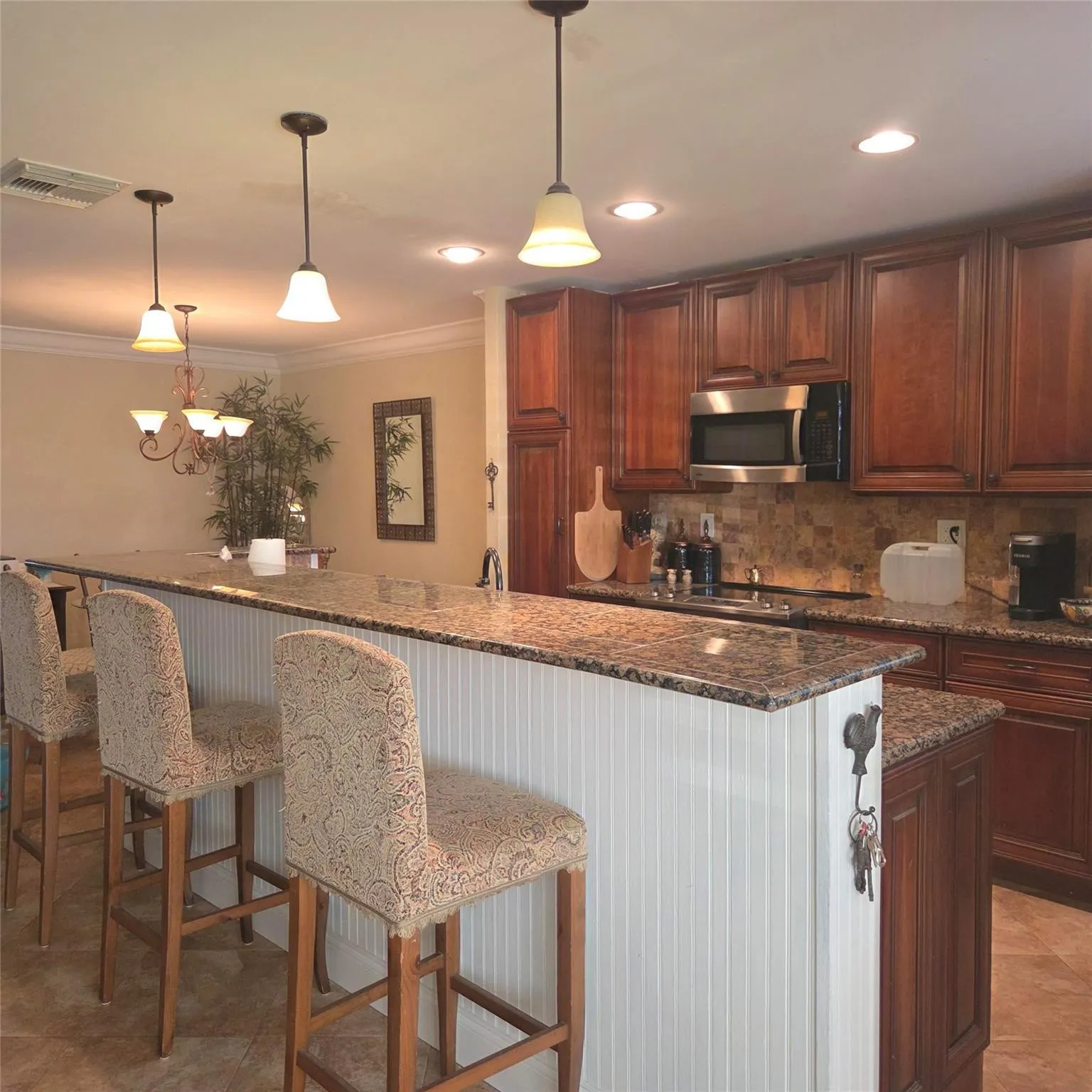 Extra large remodeled Breakfast Bar