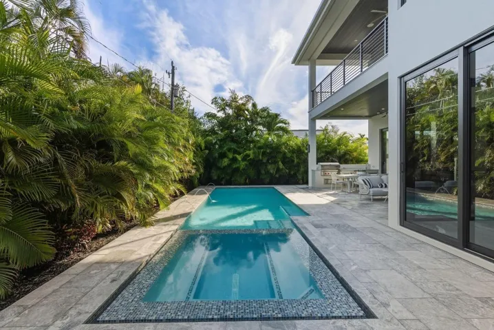 1050 NE 3rd Ave Boca Raton FL 65