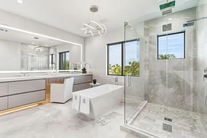 1050 NE 3rd Ave Boca Raton FL-102