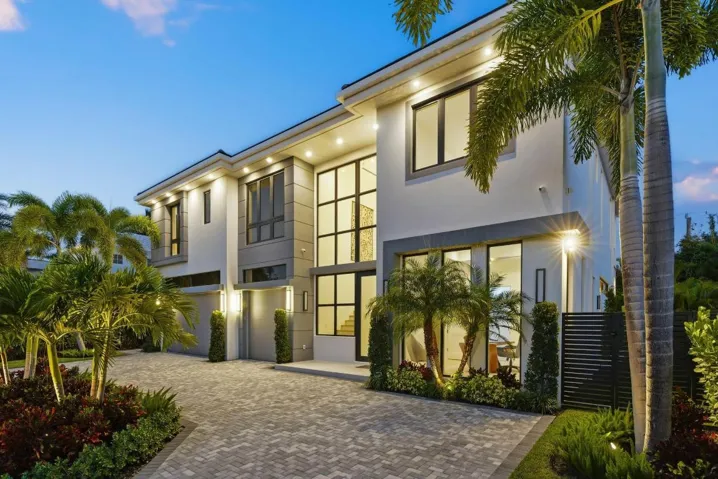 1050 NE 3rd Ave Boca Raton FL 29