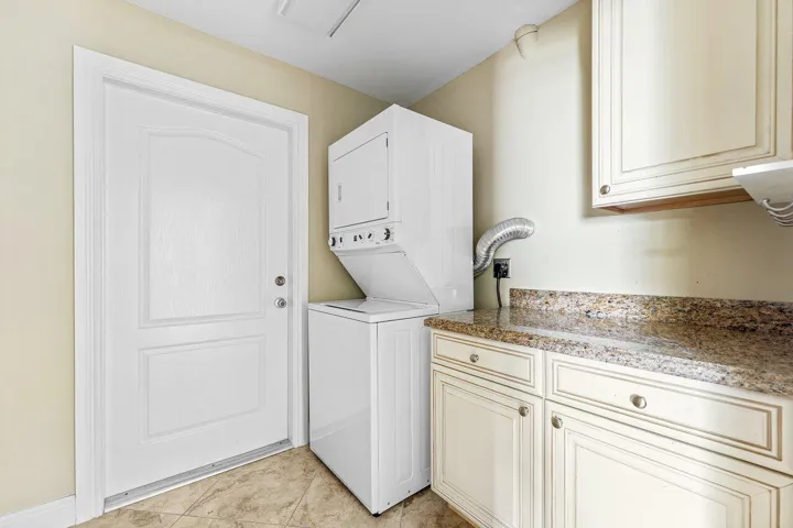 033-4572WhiteCedarLane