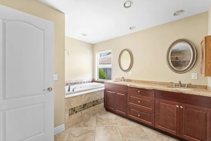 022-4572WhiteCedarLane