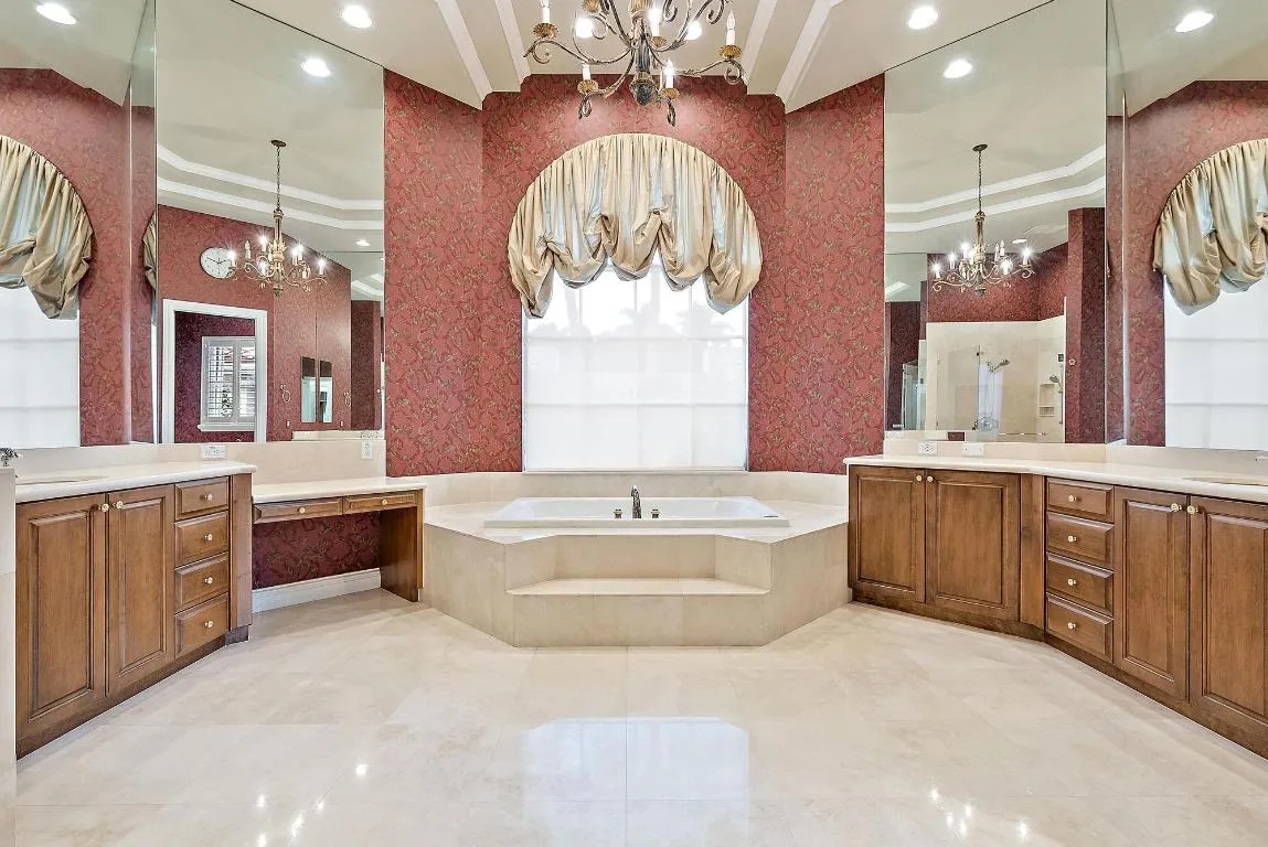 8500 Egret Lakes Lane