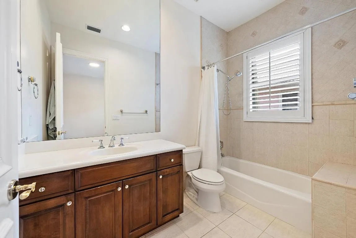 8500 Egret Lakes Lane