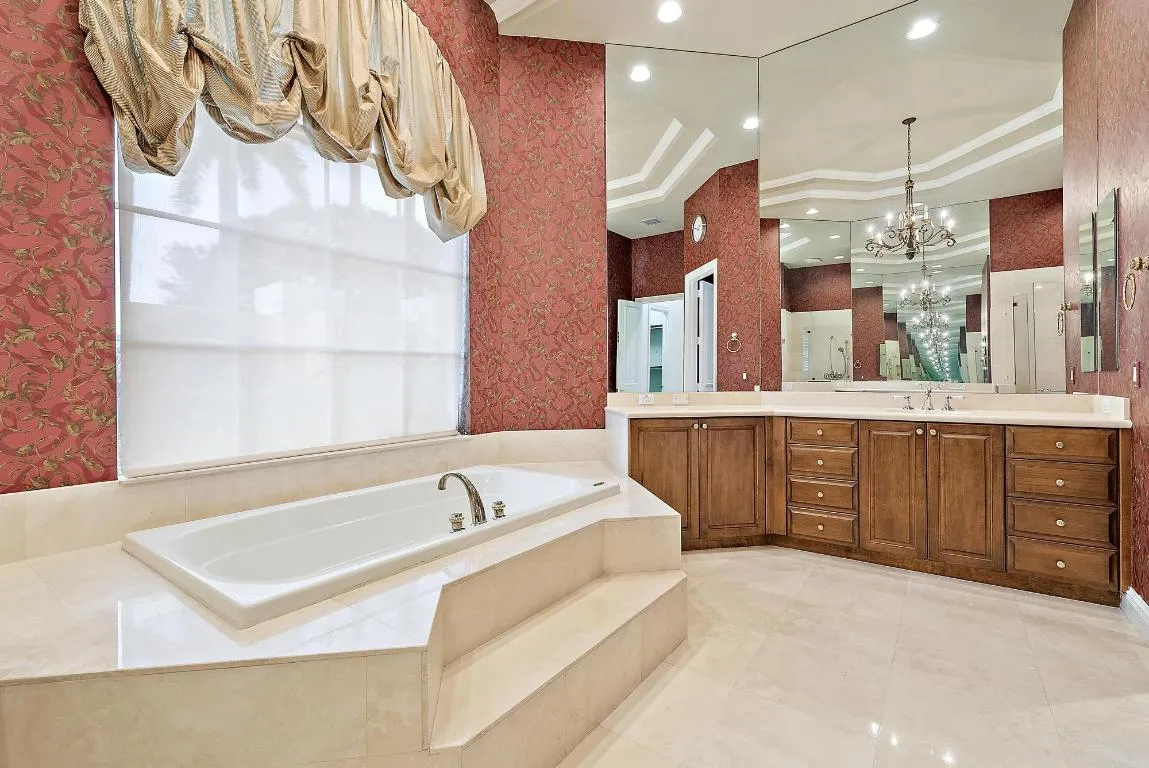 8500 Egret Lakes Lane