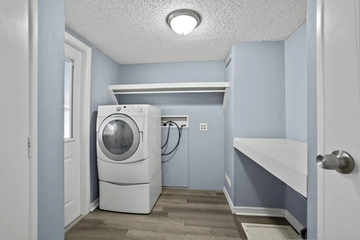 7990-129th-Pl-HigMedia-031