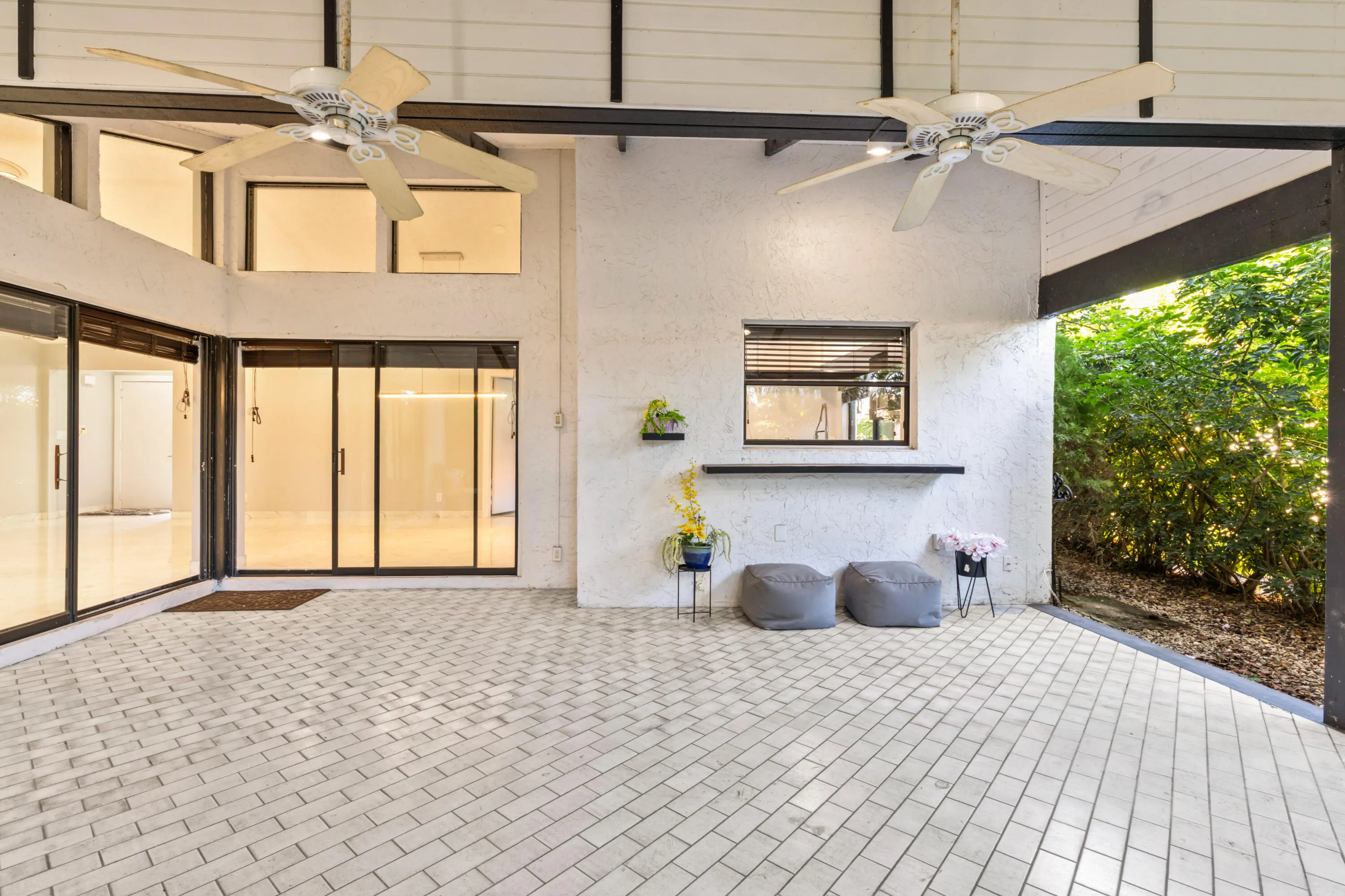 Expansive covered lanai