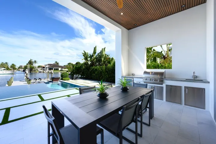 SUMMER KITCHEN