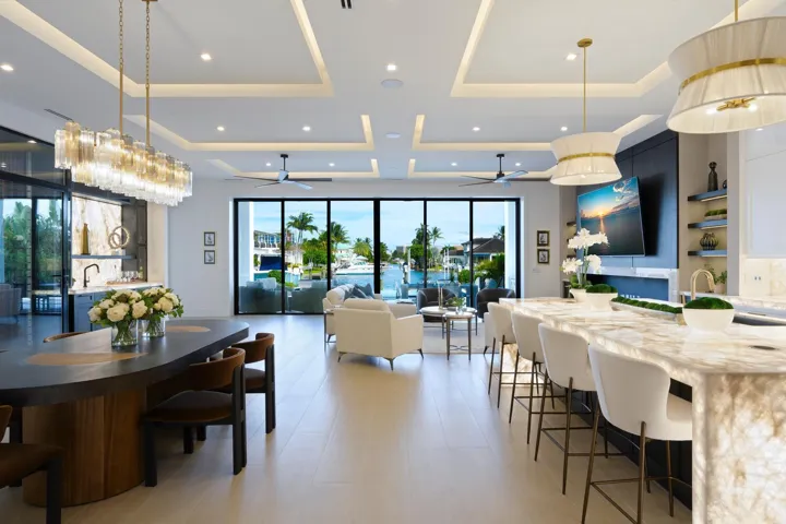 KITCHEN / DINING