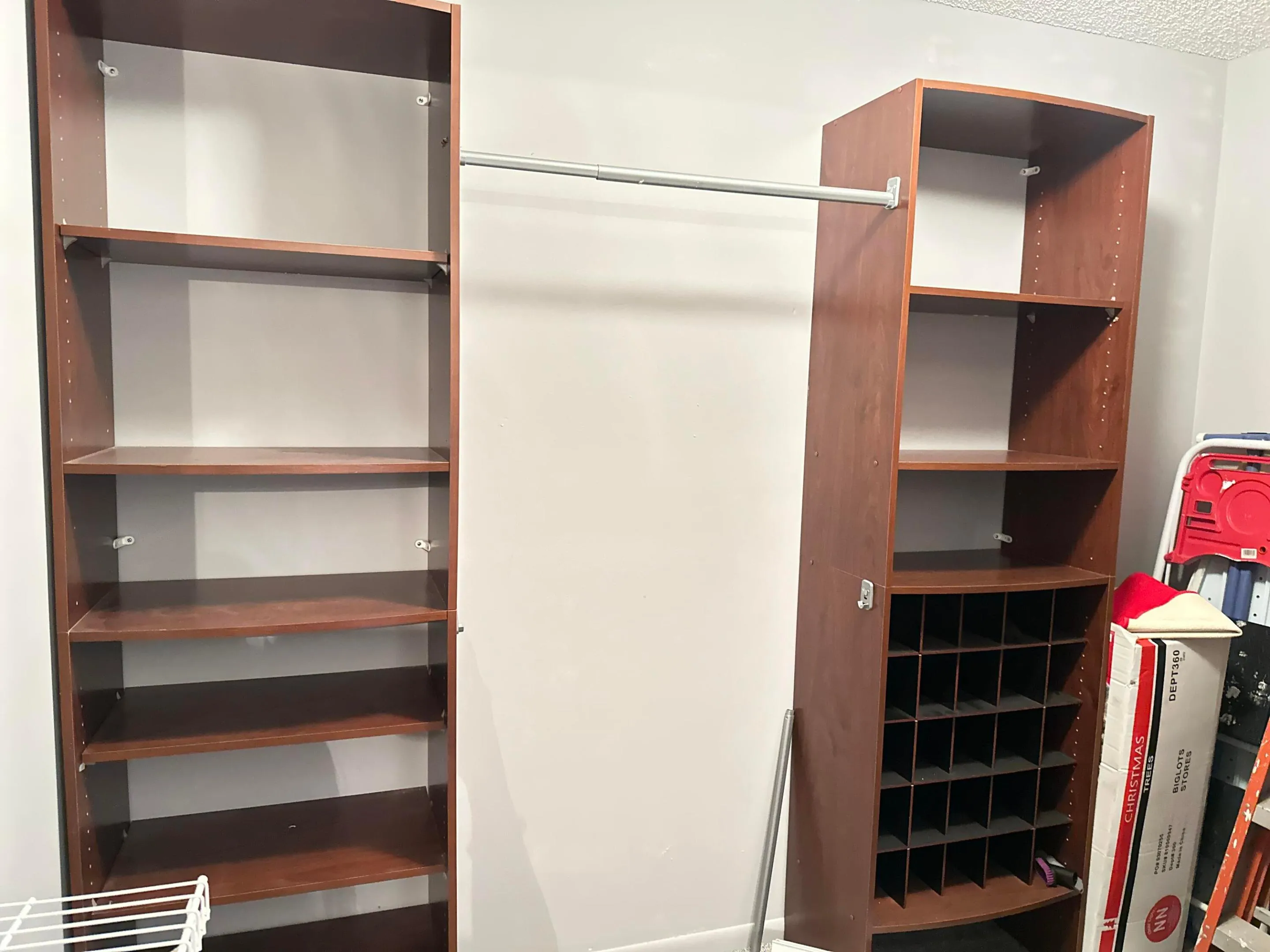 Features 3 built-ins for extra storage