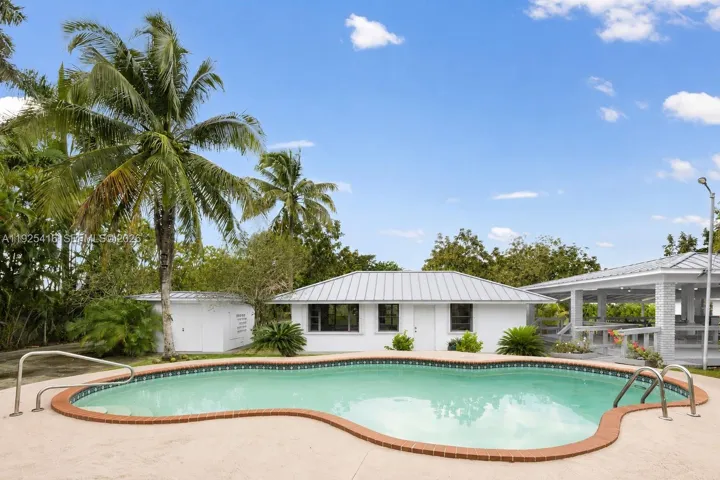 Virtually modernized house