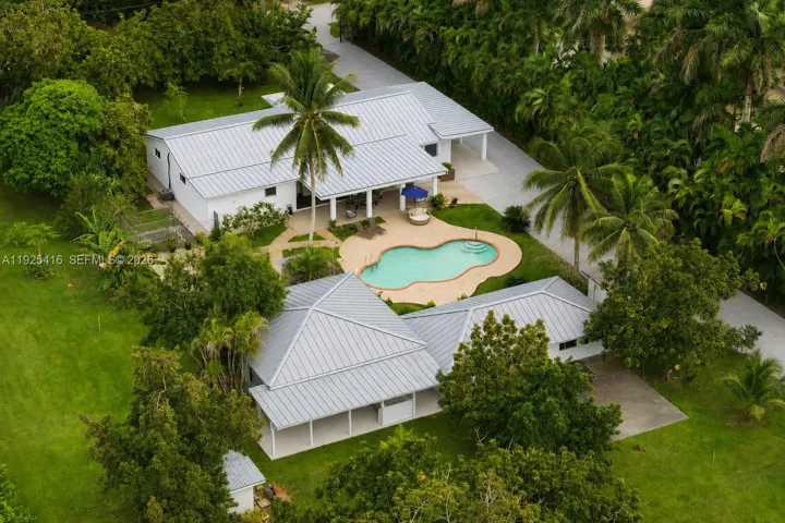 Virtually modernized house