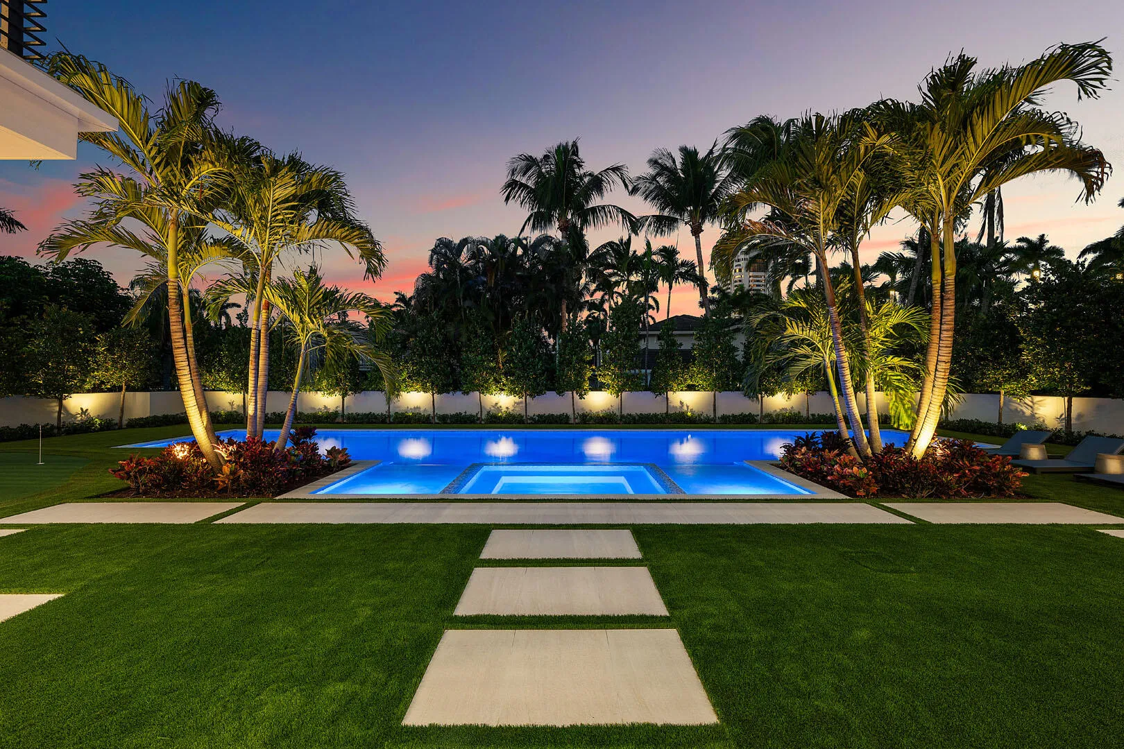 481_Thatch_Palm_Drive_Dusk_12