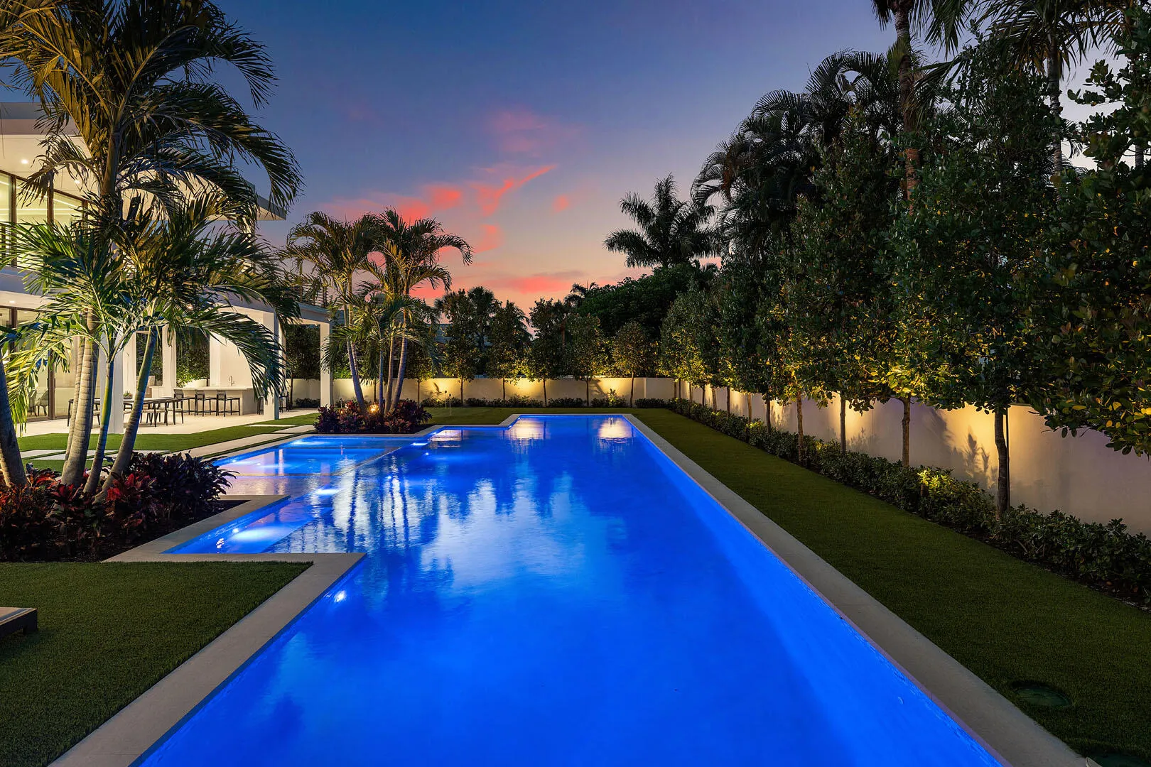 481_Thatch_Palm_Drive_Dusk_10