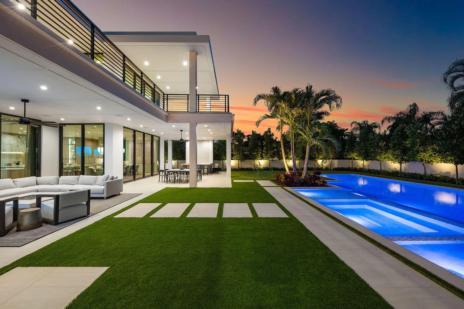 481_Thatch_Palm_Drive_Dusk_13