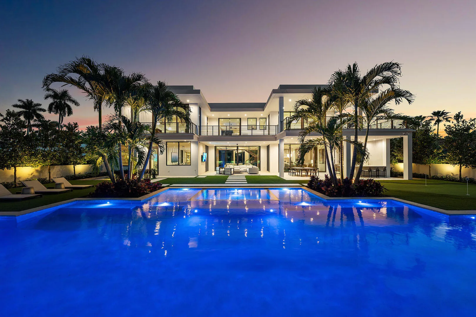 481_Thatch_Palm_Drive_Dusk_07
