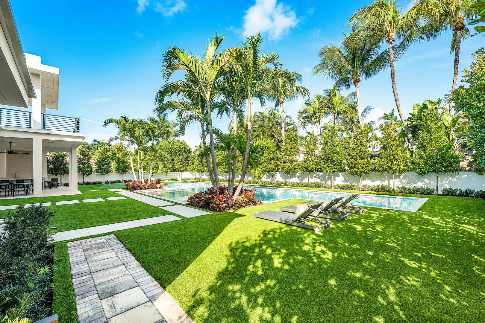 481_Thatch_Palm_Drive_32