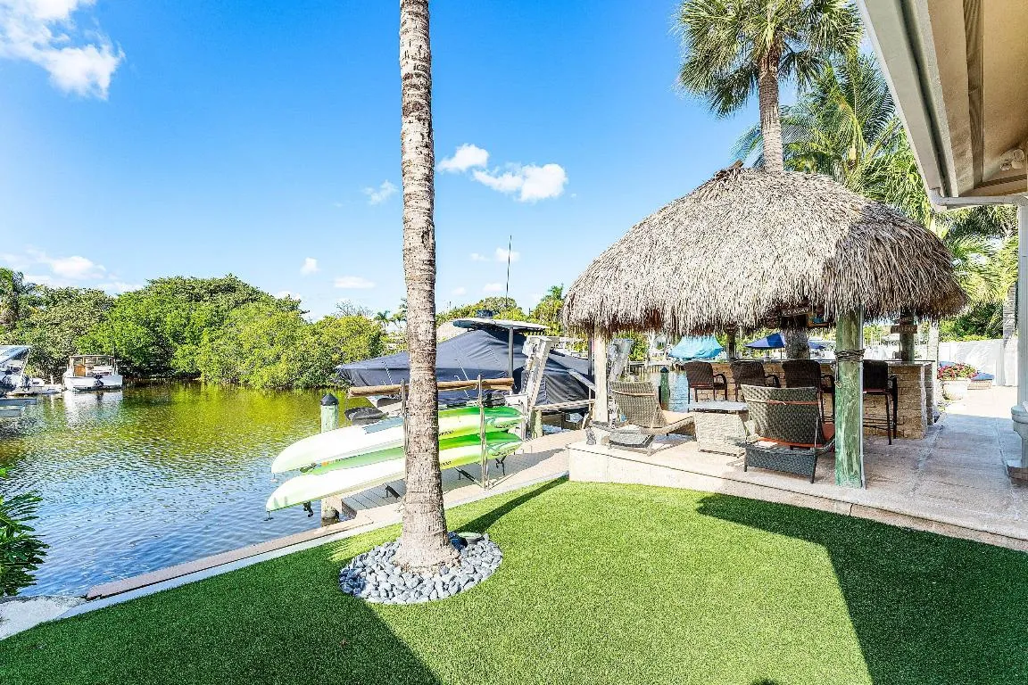 Tiki Hut & Turf Yard