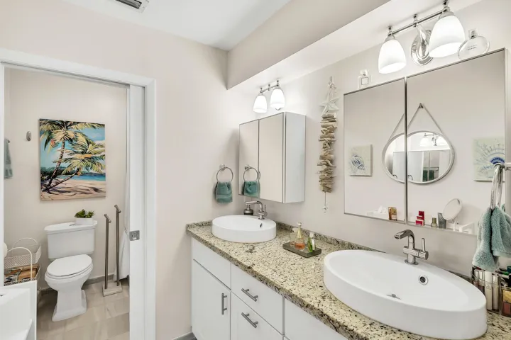 14 Primary Bathroom (2)
