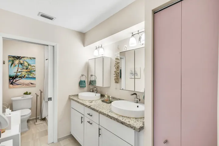 14 Primary Bathroom (1)