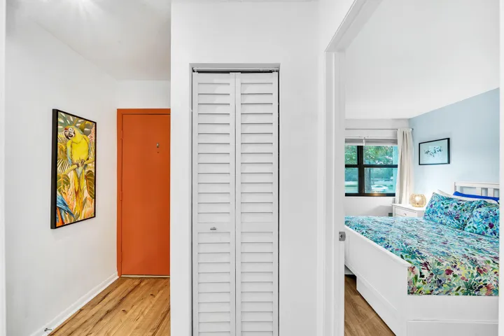 8 Guest Area