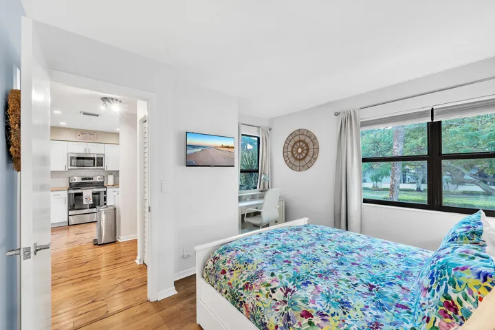9 Guest Bedroom (4)
