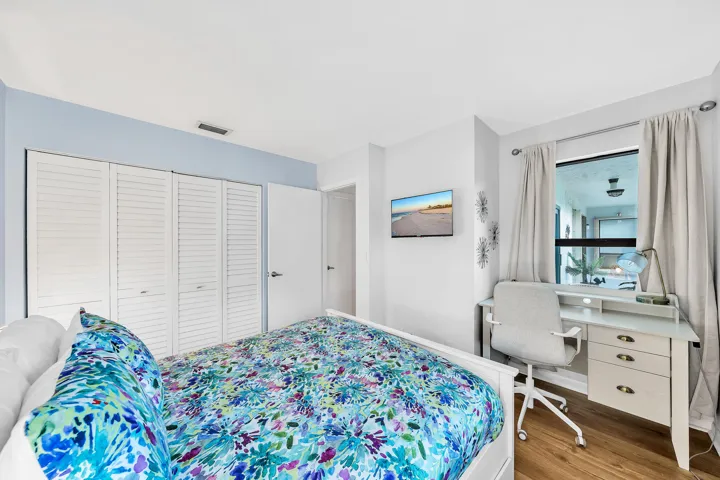 9 Guest Bedroom (3)