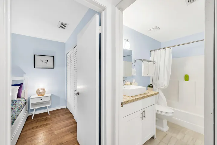 6 Guest Area