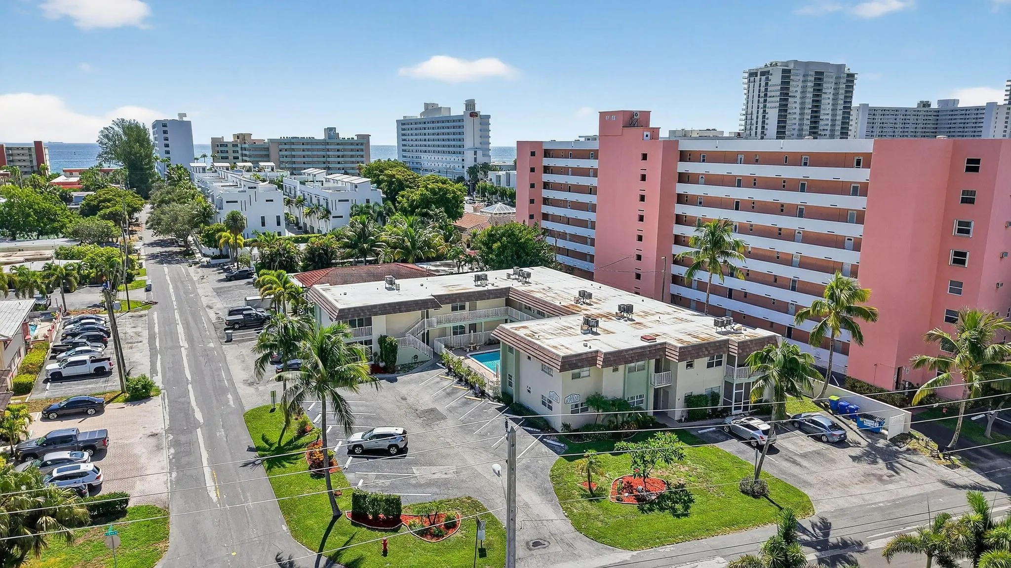 Bon Bini is a boutique 2-story community that’s pet-friendly and allows immediate rentals, including short-term leases.