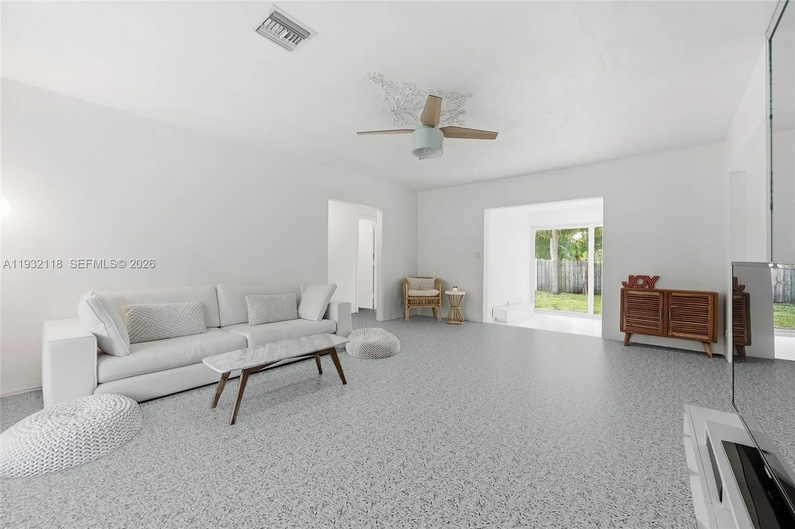 Floor is virtually staged