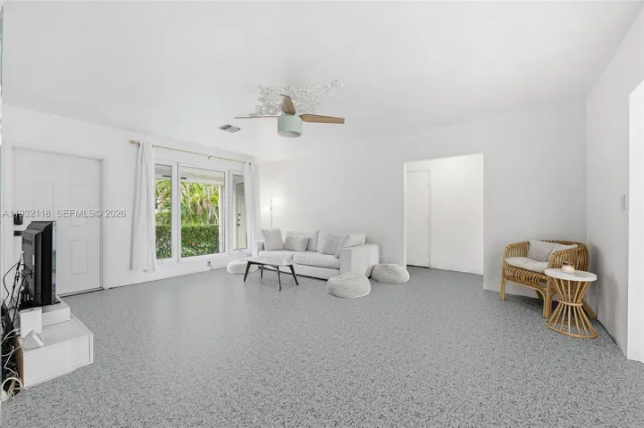 Floor is virtually staged