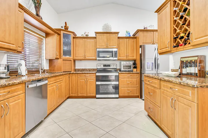 F/ull Kitchen