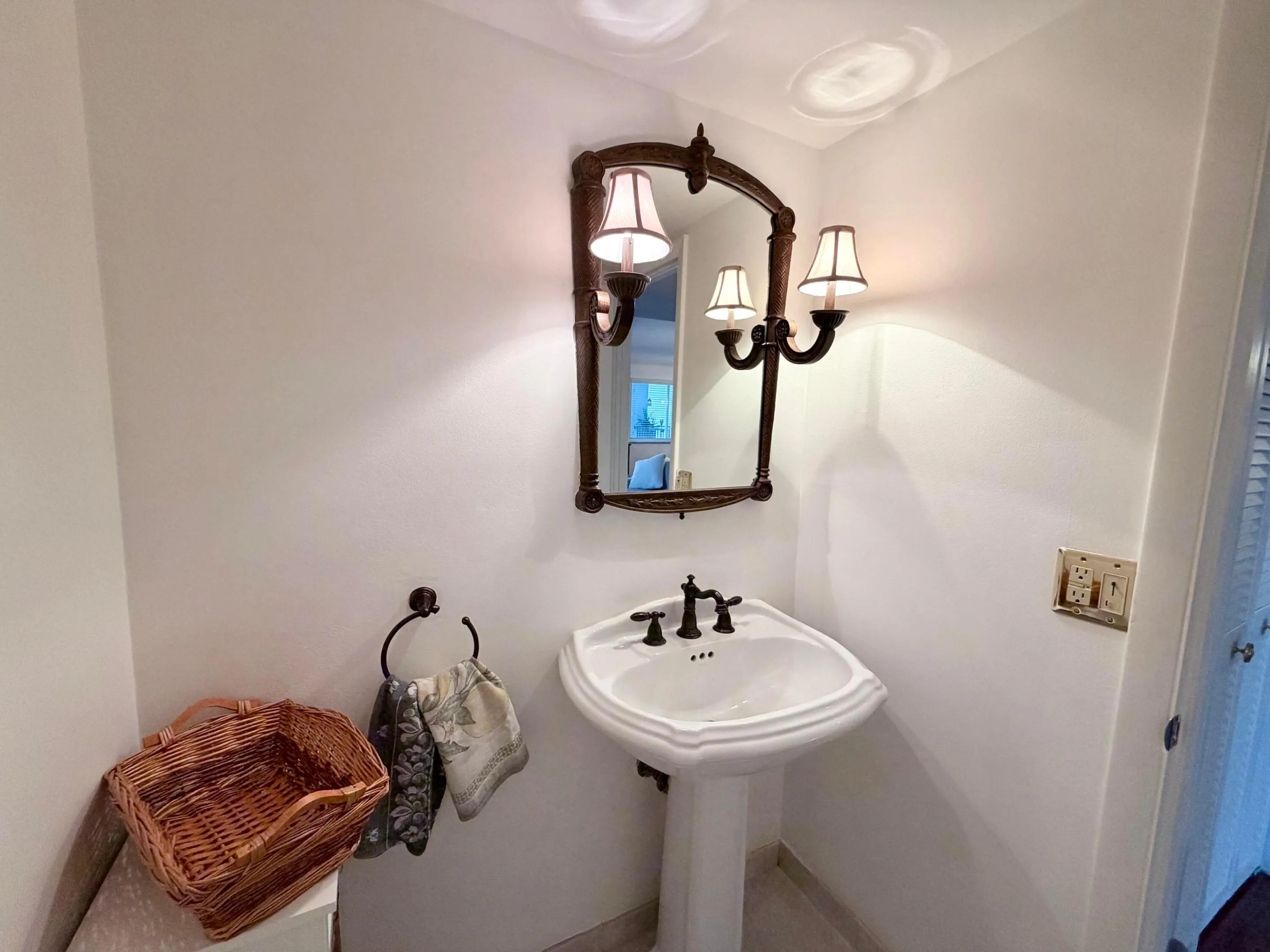 3rd 1/2 Bath downstairs for guests
