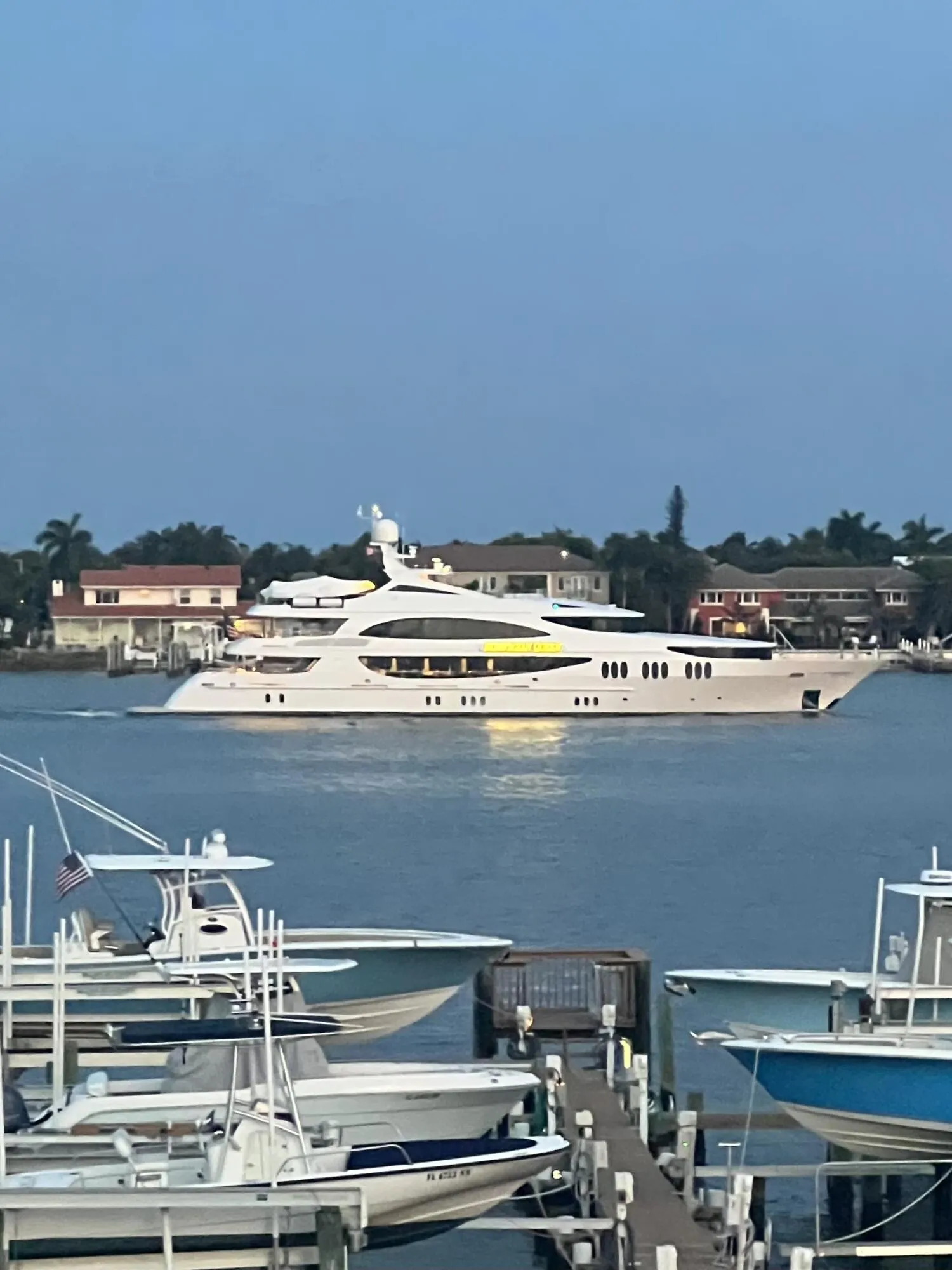DOCK INCLUDED WITH UNIT!