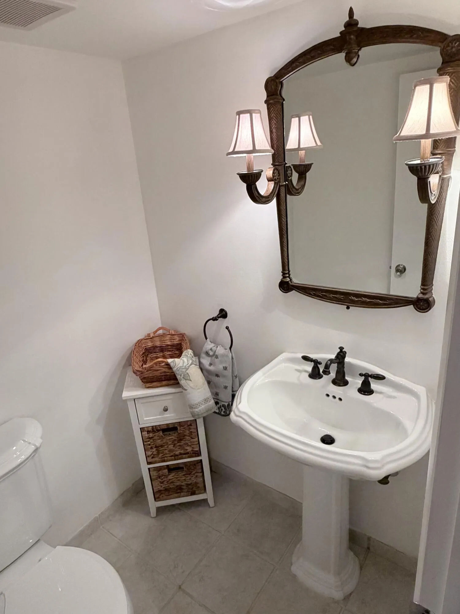 3rd 1/2 Bath downstairs for guests